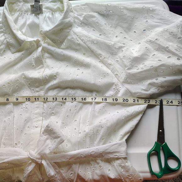 button-tie front eyelet flared dress, cotton raglan Puff sleeves, size L. - Picture 9 of 16